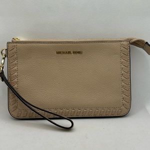 Michael Kors Lauryn Medium Wristlet Leather OYSTER